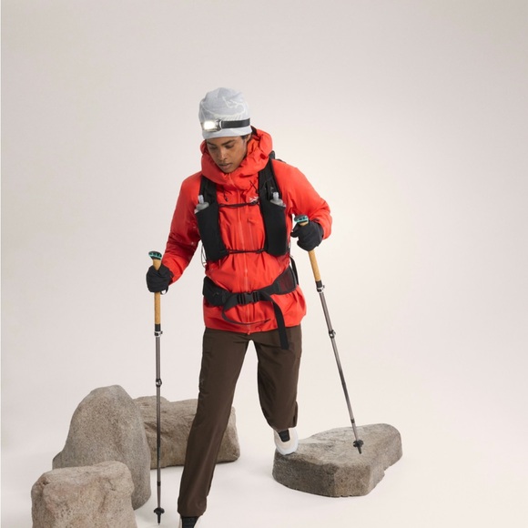 Arc’teryx Women's Red Jacket Medium Insulated Beta AR Puffer Gortex Snow Coat - Picture 5 of 12